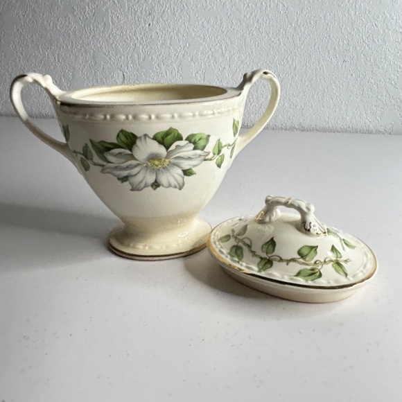 Homer Laughlin Georgian Eggshell Cotillion Magnolia Pattern Sugar Bowl and Lid - Picture 2 of 14